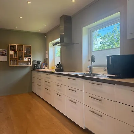 Child-friendly House With Large Garden 600 M From The Ocean Villa