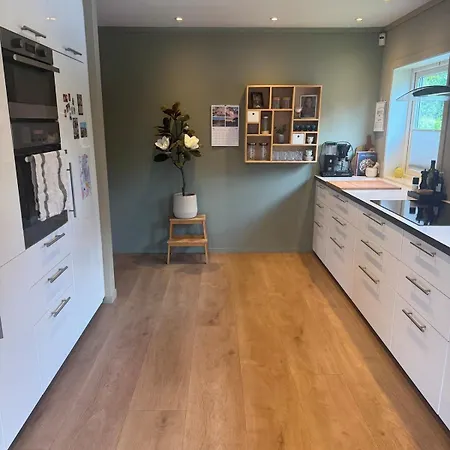 Child-friendly House With Large Garden 600 M From The Ocean Villaer Tønsberg